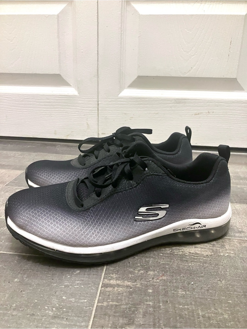 Skechers Women's Black and Gray Gradient Skech-Air Athletic Shoes